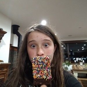 Meet your Posher, Vela